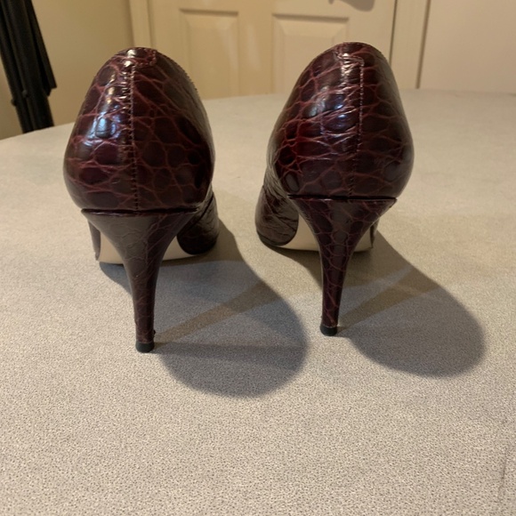 Talbots Burgundy Croc Print Leather Pumps sz 8.5 B - Picture 5 of 6